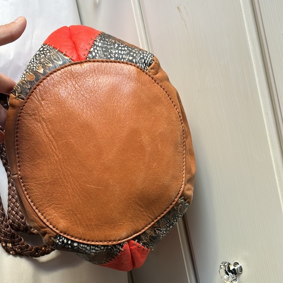 The sak large shoulder hobo purse brown/orange with a feather bird print - Picture 6 of 13
